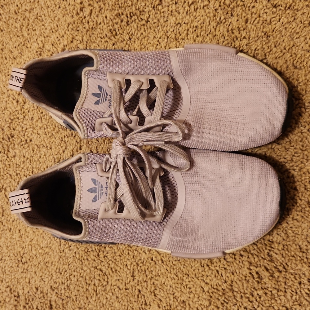 Adidas Boost women's tennis shoe.     size 9 1/2 light purple